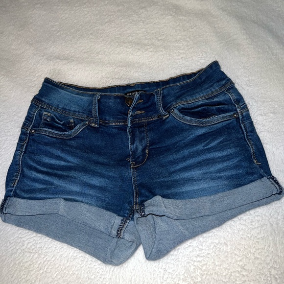 Denim shorts. - Picture 1 of 2